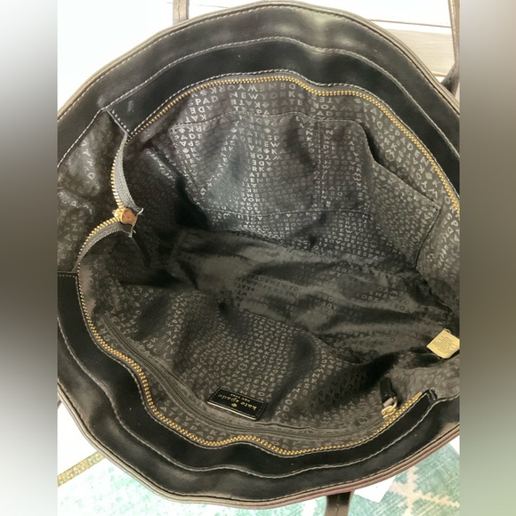 ♠️KATE SPADE Black Tote with Sleek Design & Bow Hang Charm - Picture 6 of 12